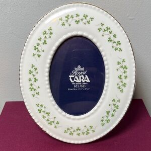 Vintage Royal Tara Fine Bone China Irish Shamrocks Oval Table Top Picture Frame